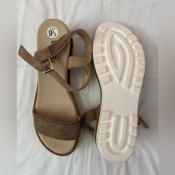 Vaneli Summer Wedges 9.5 | Women Wedges | Vaneli Women Strappy Shoes NWOT - Picture 4 of 5